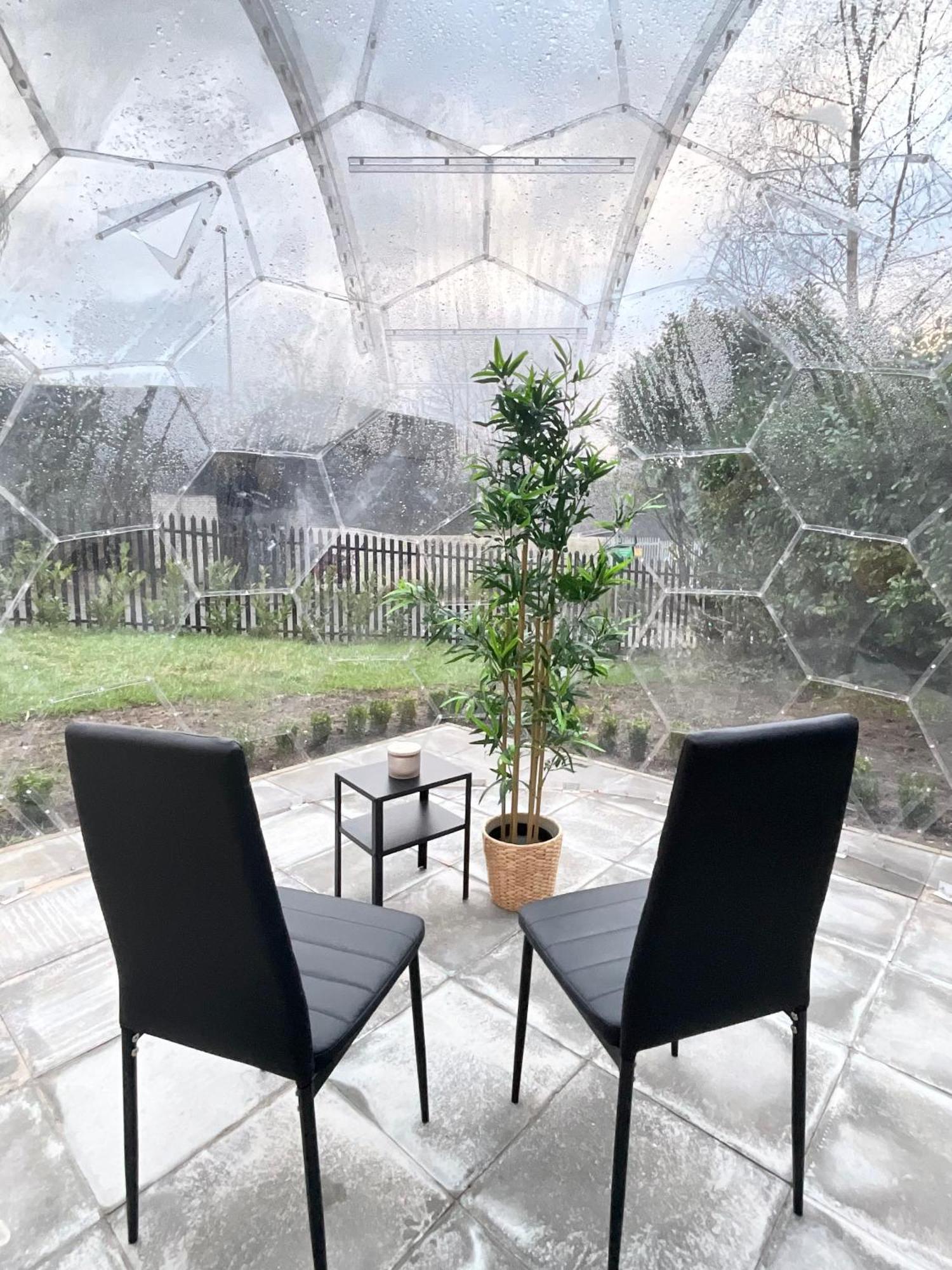 Private Garden Apartment With Geodome Manchester Buitenkant foto